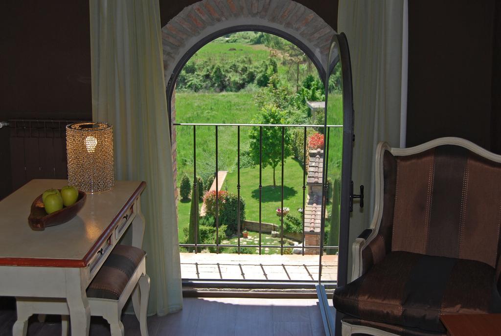 Molino Di Foci Guest House Сан Джиминяно Стая снимка